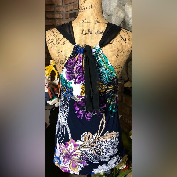 Elie Tahari Beautiful NWT Vibrant Sleeveless Top w/Necktie - Picture 15 of 16